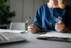 gestão das baixas médicas entre empresas e SS